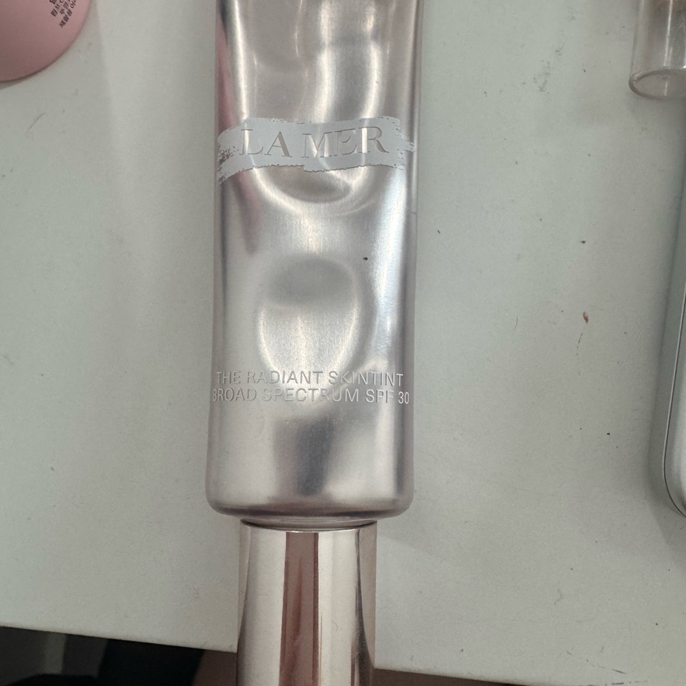 La Mer Silver Radiant SkinTint SPF 30 shade fair